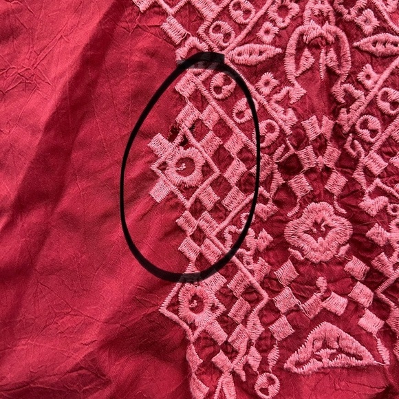 Johnny Was Rona Georgette Floral Embroidered Tunic 
Burgundy Red 
Size Small - Picture 6 of 16